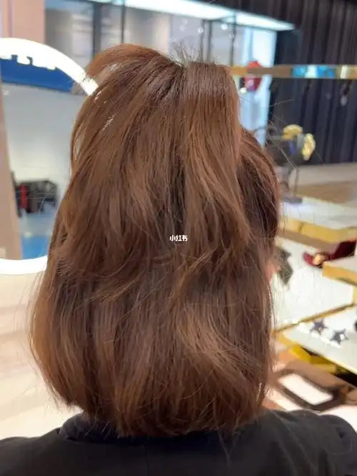 如何让短发半扎发头顶头发不坍塌