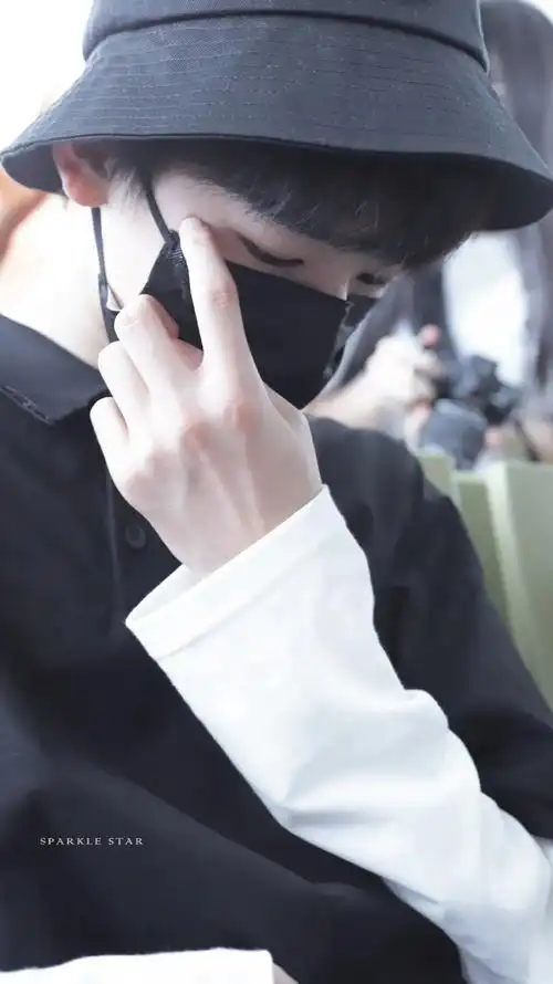 宋亚轩手控福利他的手是不是十八楼最好看的