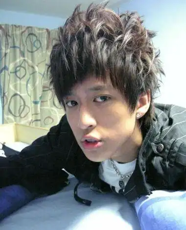 皮卡路纹理烫发型男生最新纹理烫发型图片3