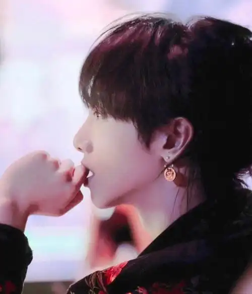 花花的侧颜绝了