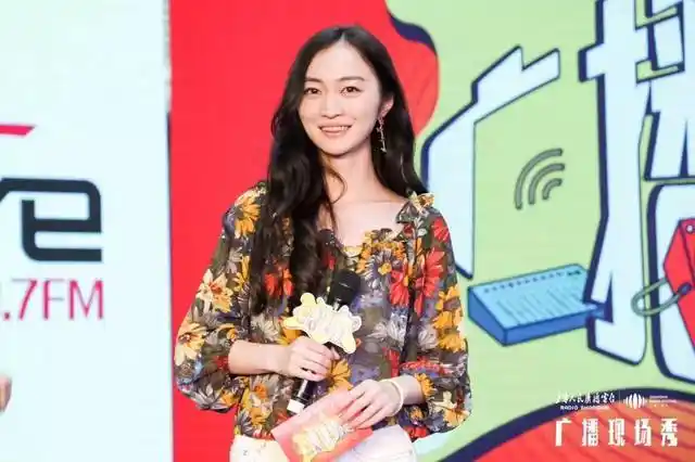 广播新人|love radio 舒舒:话筒,点亮声音的魔力!