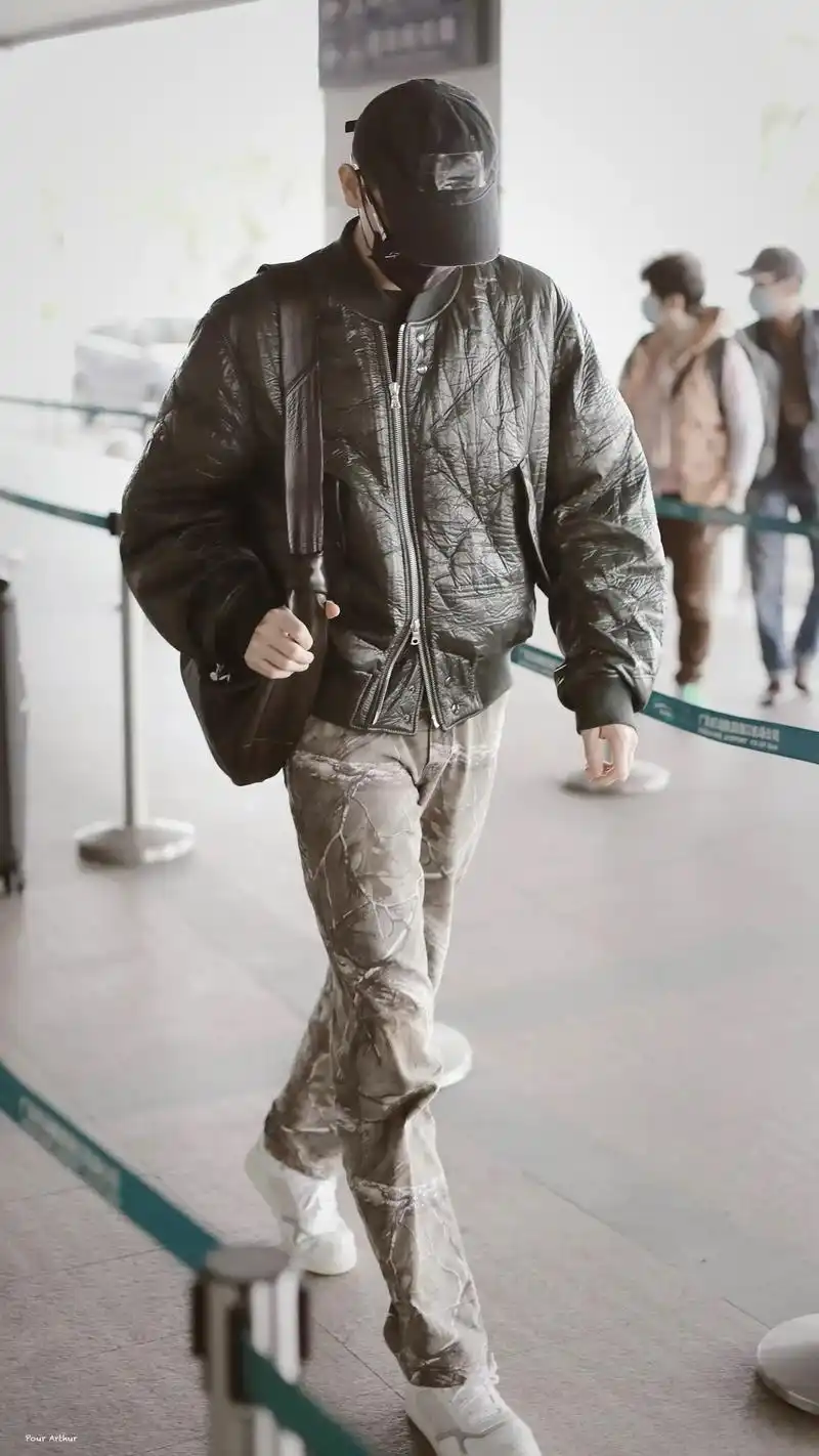 陈飞宇私服街拍来一波!图片都是微博找的 #陈飞宇 #阿瑟有点 - 抖音