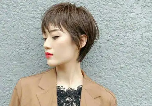 中年国字脸女士适合的刘海短发 - 发型设计 - 辣妈营