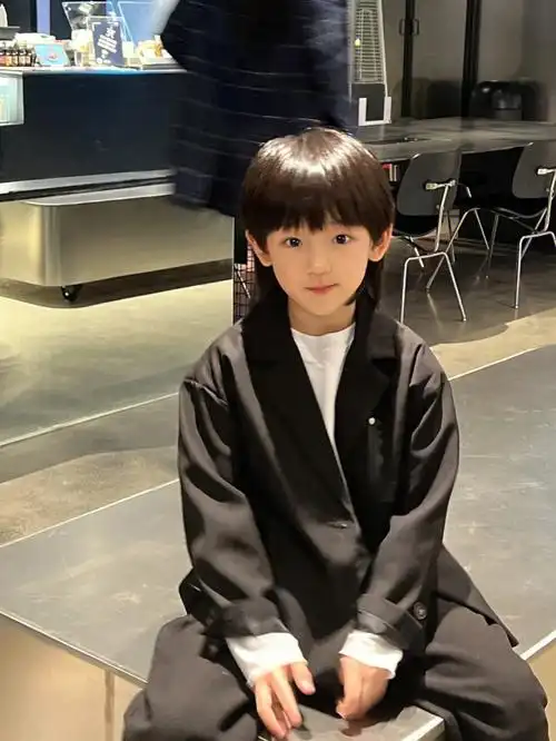 男孩子的发型麻烦让一下男明星出街了