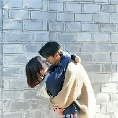 2019超浪漫情侣拥抱头像最新 那一刹那的温柔让你泪流满