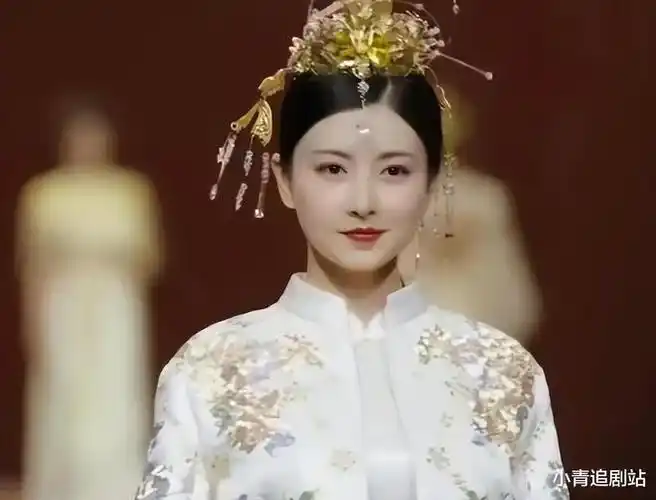 这是"眉姐姐"斓曦?怎么觉得她突然就老了十几岁?