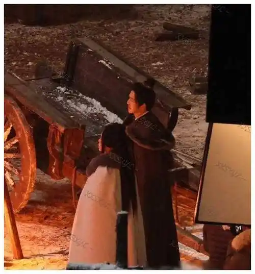 钟汉良最新造型曝光蓄须神情威武网友爱不释手