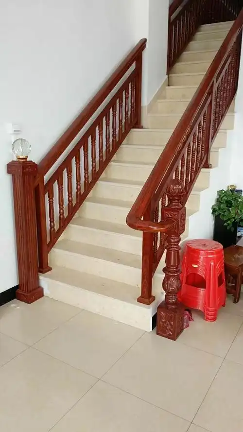 任丘铝合金门窗工厂铝合金扶手栏杆铝合金楼梯扶手木纹栏杆