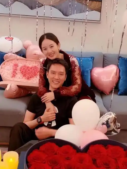 赵丽颖新代言花絮照惊喜现身四岁儿子想想,此次出镜也是想想首次在