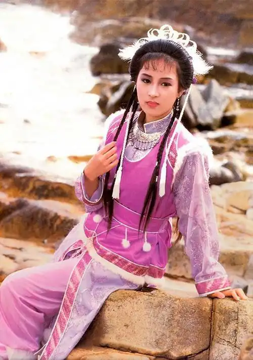 这部80年代的tvb剧成就了她古装第一美人苗侨伟气宇非凡