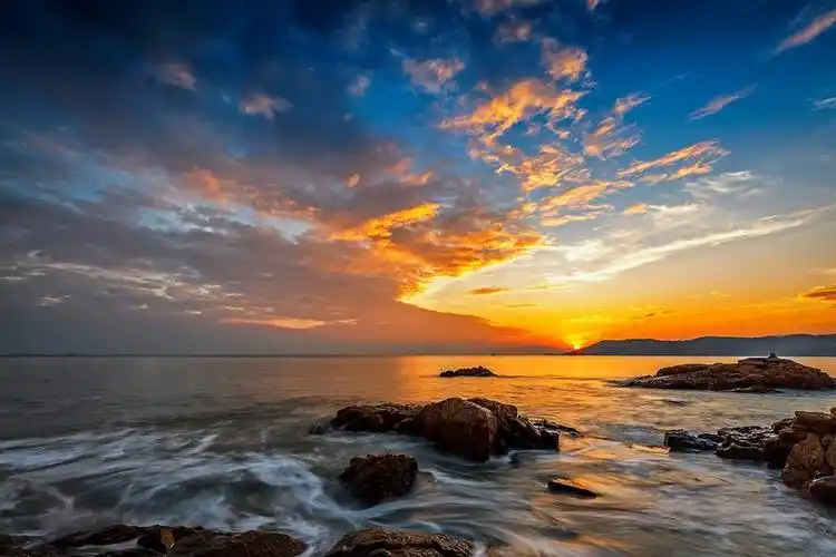 南方冬季海边晚霞