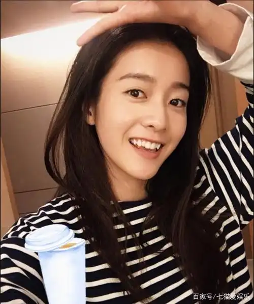 女星素颜照:赵丽颖可爱,景甜清纯,而她堪称素颜女神