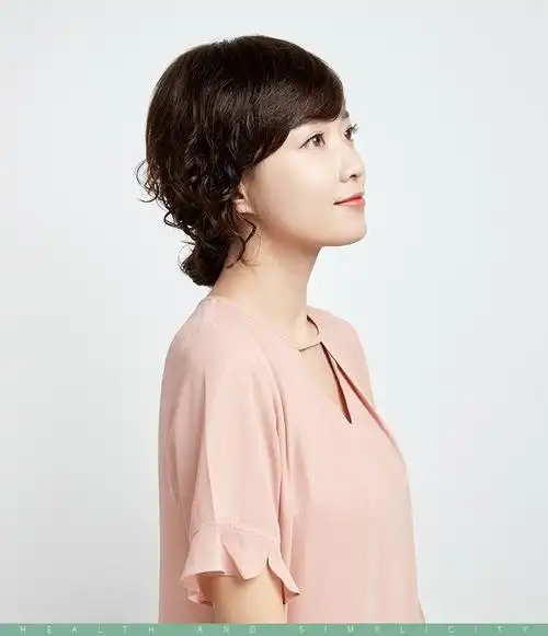 假发发型:长卷发材质:真人发丝长度:中长发适用人群:女士色系:棕色系