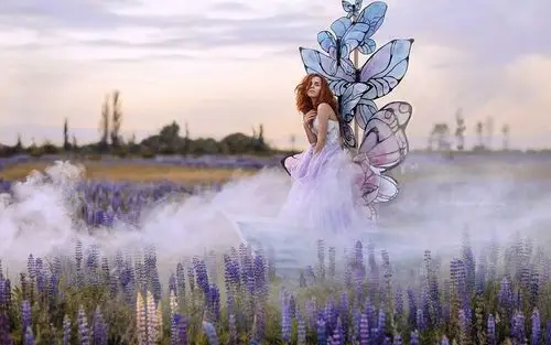 花海中美女意境高清图片壁纸