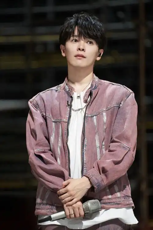 【哥哥plog营业中】@尤长靖生活中古灵精怪,对待舞台认真细致,是可盐