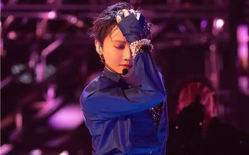 来个刘雨昕《of course》舞台混剪助助兴!_哔哩哔哩_bilibili