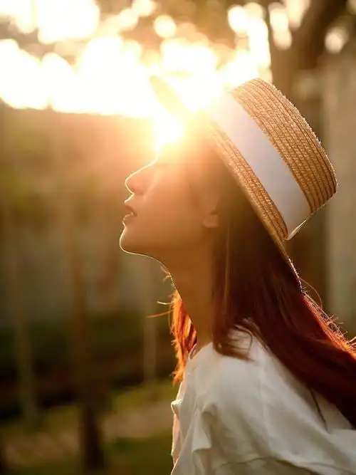 逆光人像怎么拍,利用时间,光线,姿势,拍出唯美好看逆光照