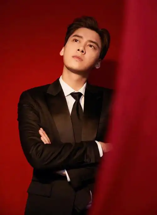 李易峰黑色礼服造型