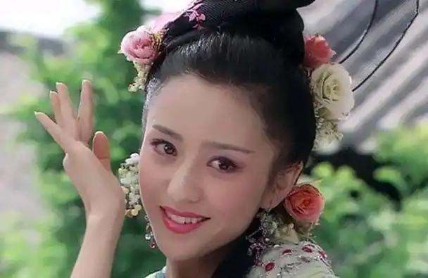 佟丽娅,一位来自中国新疆的影视明星,美丽的舞蹈演员兼主持人