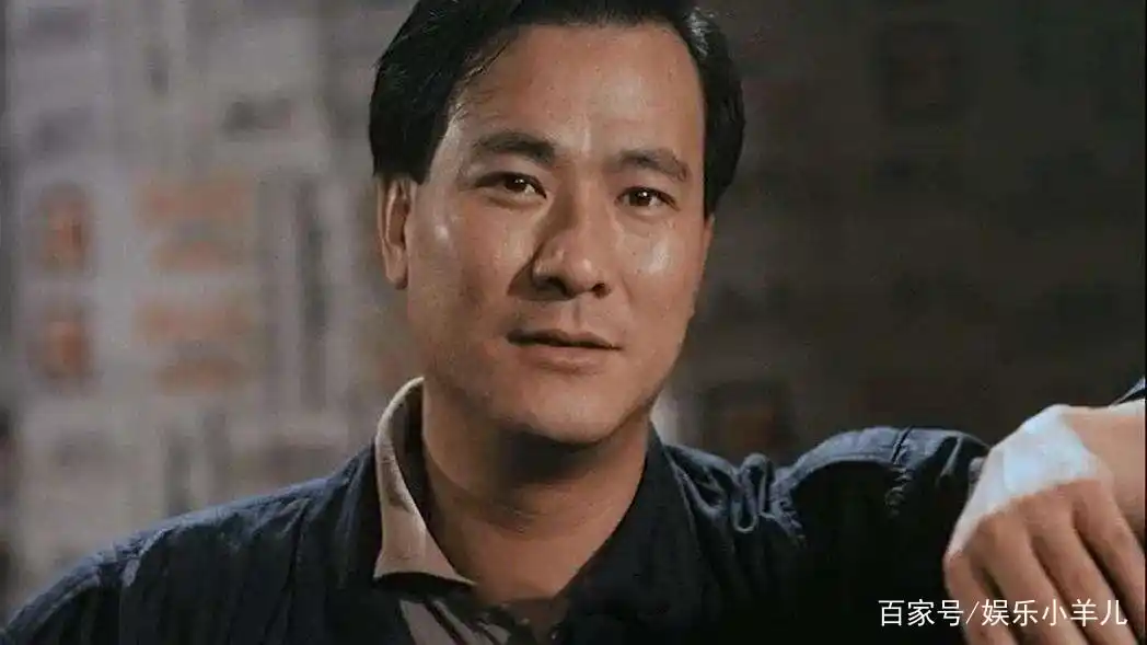 香港警匪片"一哥"李修贤,一手将周星驰带红,却因片酬"闹掰"