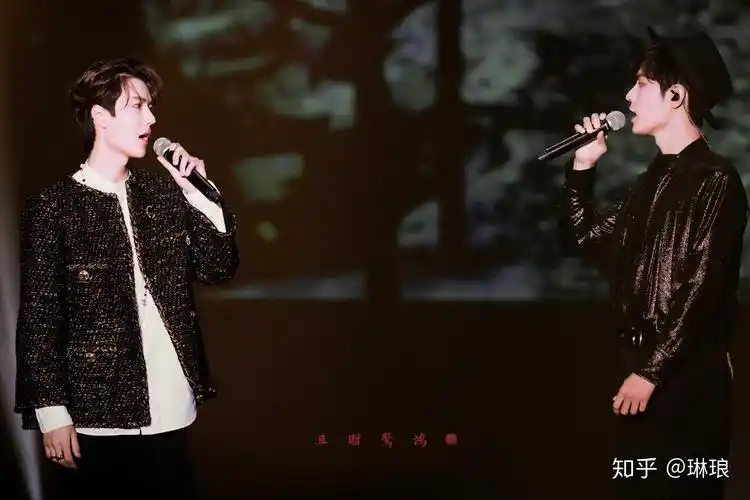 如何看待王一博和肖战在泰国见面会上的互动