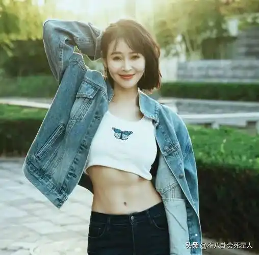 秦岚前几天,秦岚机场的照片画了一个圈,在照片还没有修改的情况下,她