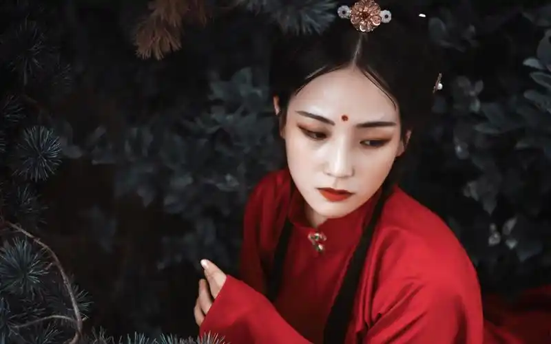 性感红衣古装美女高清桌面壁纸