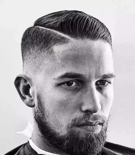 打开新浪新闻,查看更多可以说,一款偏分油头极易提升个人形象品味的