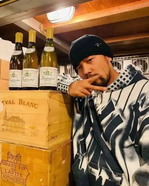 周杰伦又晒名酒啦?这次是双鸡酒庄!_ins