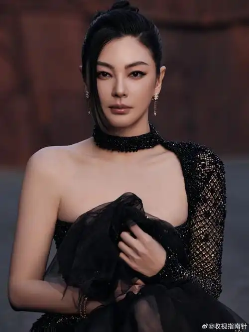 张雨绮有种不顾我死活的美##张雨绮港风侧拍生图