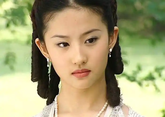 刘亦菲陈金飞重现亲密,杨采钰出局,父女情深还是另有隐情?