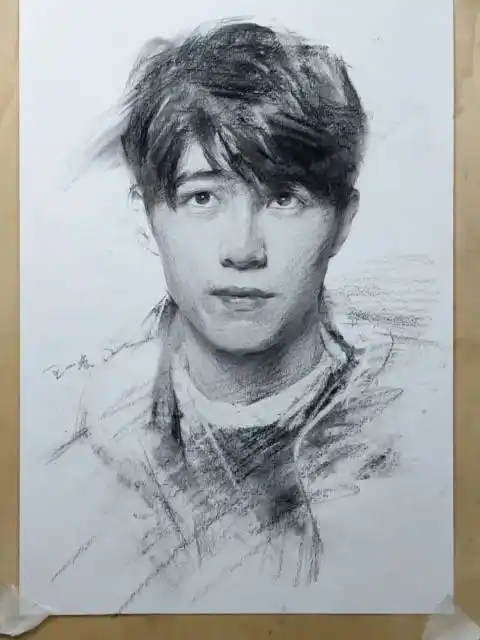 素描男青年刘昊然头像投稿作者