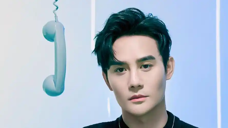 回车桌面>电脑壁纸>明星>大陆明星>王凯ellemen时尚帅气俊朗封面大片>