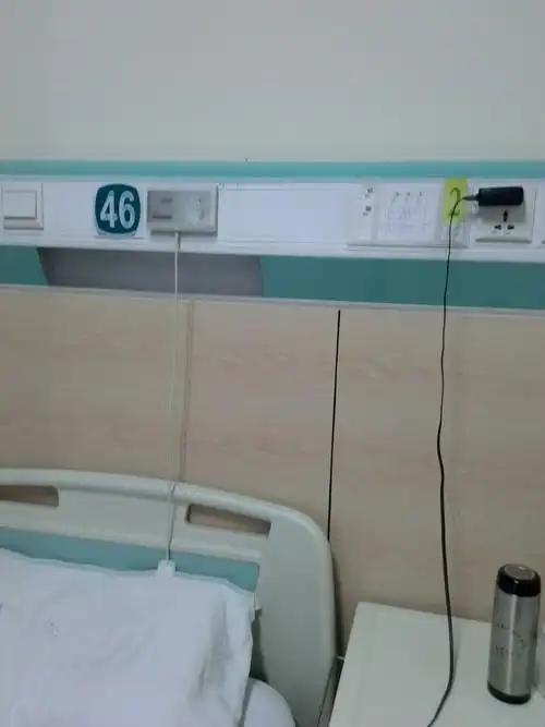 在常州第一人民医院肝胆外科手术的情况!在病房里和朋友们在一起!