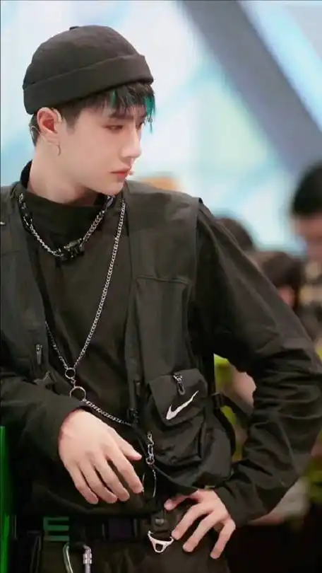 王一博街3造型合集