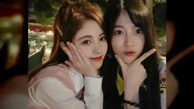 有种"塑料姐妹"叫鞠婧祎闺蜜团,说好同穿小白鞋,她却偷偷加了高度