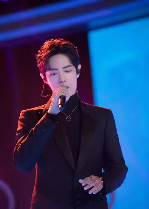 原创肖战的西装硬照太撩人完美身材杀伤力爆表西装造型太有范