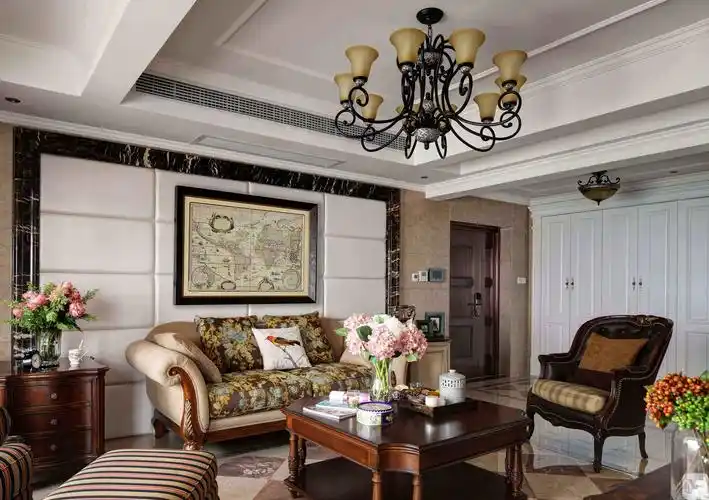 欧式客厅非常需要用家具和软装饰来营造整体效果.