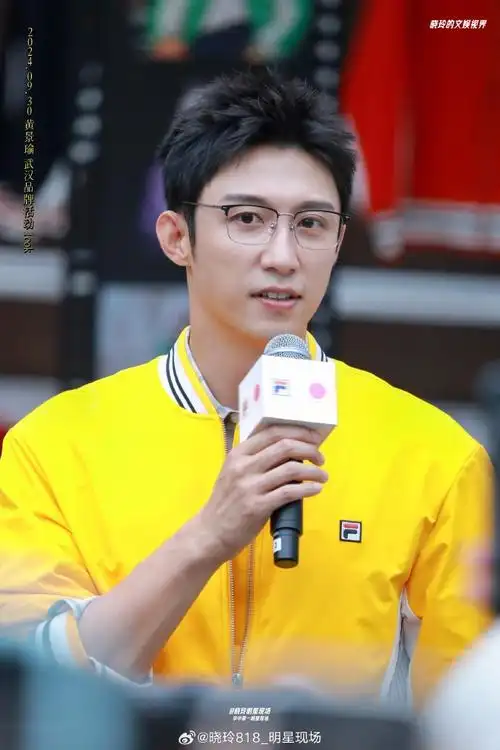 武汉文娱一线#今日武汉,黄景瑜现身品牌活动.