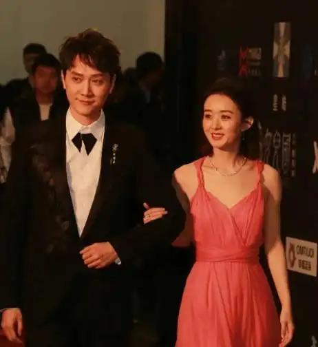 曝赵丽颖冯绍峰复婚传闻,女方穿橘色旗袍明艳现身,男方被传抑郁_儿子