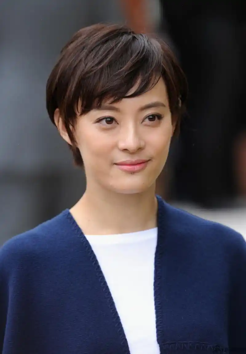 孙俪同父异母妹妹近照曝光长相酷似姐姐如今跟着姐姐进娱乐圈