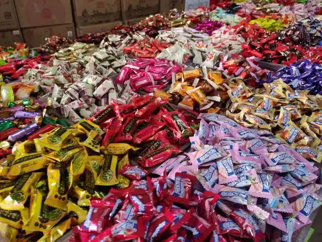 实拍泸州超大水果批发市场价格便宜的背后是