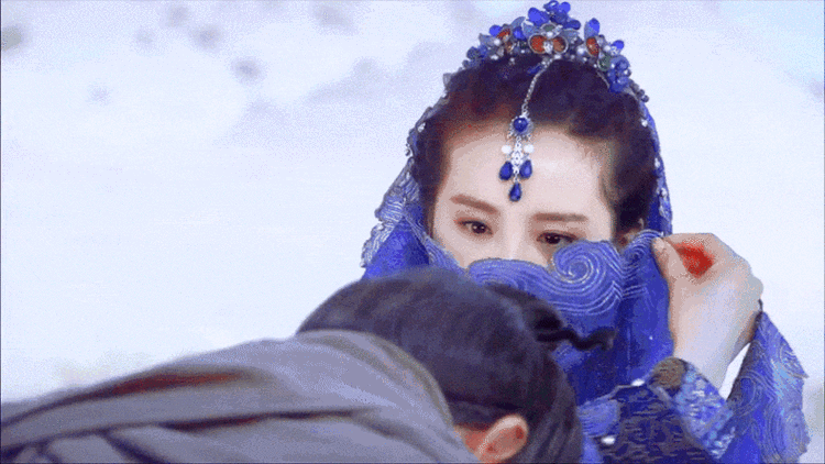 刘亦菲的白衣,刘诗诗的蓝衣,唐嫣的紫衣,彭小苒的红衣都是绝色