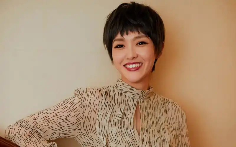 唐嫣短发复古性感高清桌面壁纸-大陆明星-壁纸下载-美桌网