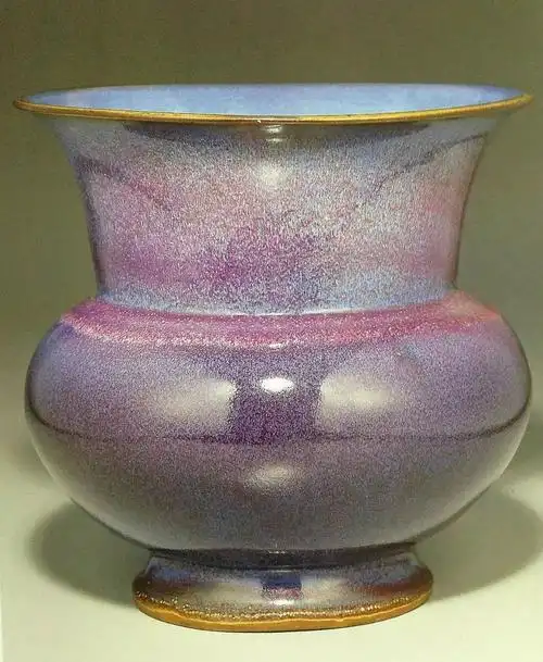 博物馆文物介绍——宋代钧窑鼓式三足洗_釉色