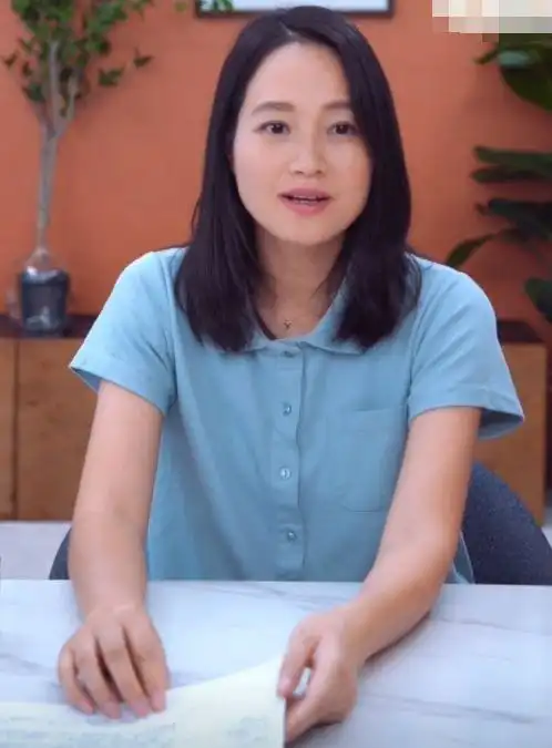 她也多次在社交平台分享自己怀孕时的日常,更自曝做孕妇很可怜,水果都