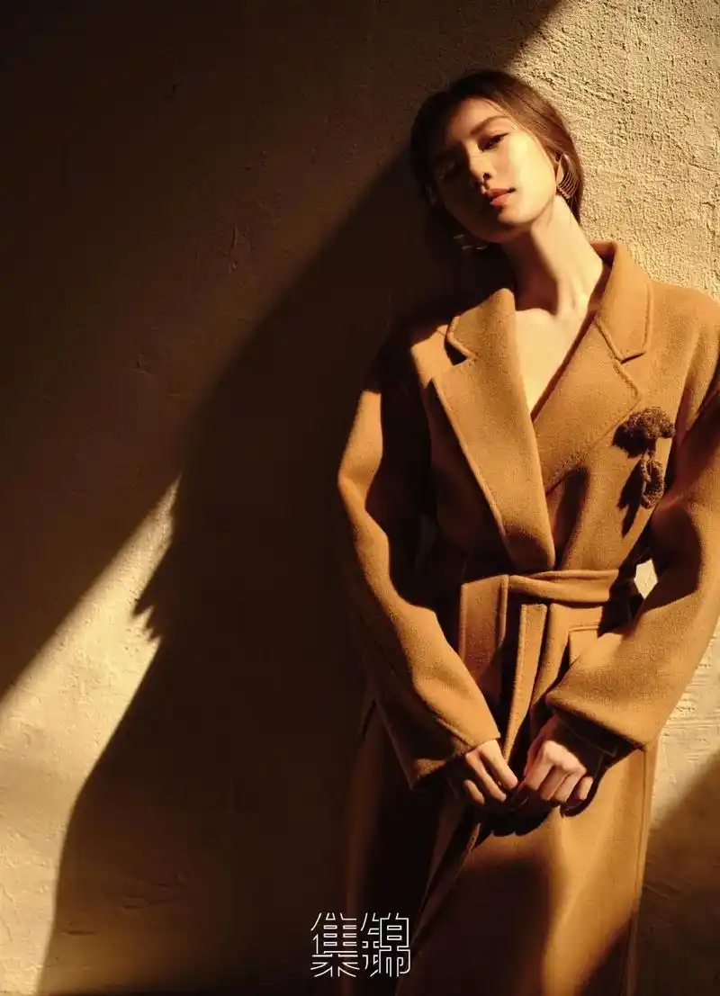 刘诗诗集锦十月背影封面大片 #刘诗诗秋天第一张大片 #刘诗 - 兑趑