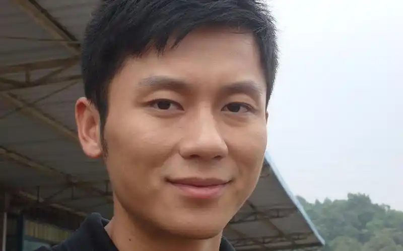 电脑壁纸 明星 大陆明星 张馨予为李晨封胸不再露