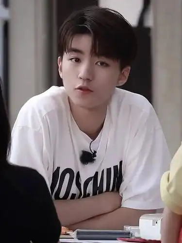 王俊凯嘟嘟嘴照片每一张都超级萌记得收藏哦