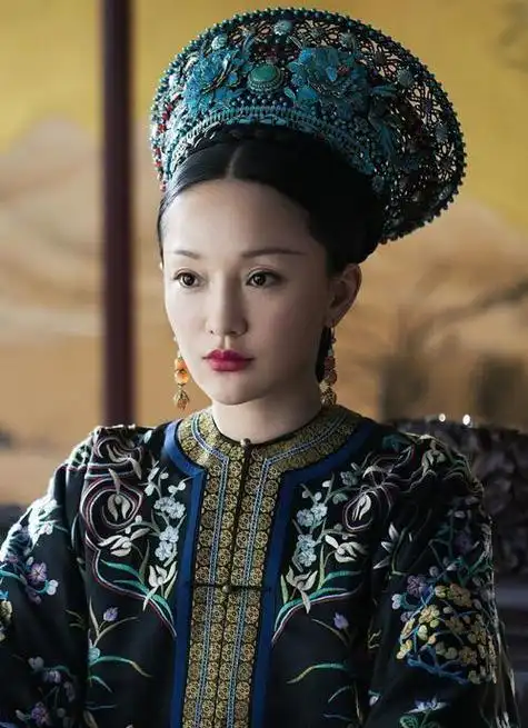 周迅17岁时,潘鸿海给她画了26幅"人体画",现在一系列价值千万